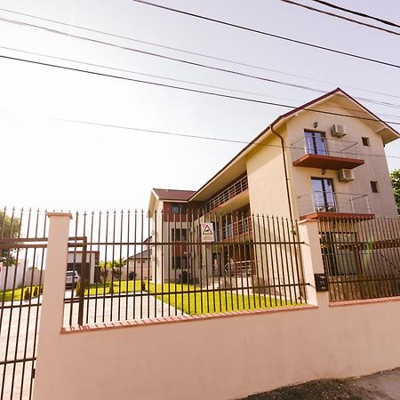 Отель Casa Leahu Костинешти Экстерьер фото